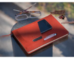 LIBRETA VERTICAL BORDER A2569 ROJO (POLIURETANO - A2569.04 -  ARTICULOS PROMOCIONALES) - Imagen 2