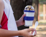 VASO DOBLE PARED DE PLASTICO CON CUCHARA FROYO A2653 BLANCO (PLÁSTICO AS - SILICÓN - A2653.01 -  ARTICULOS PROMOCIONALES) - Imagen 2