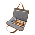 SET DE BBQ MOLT GRIS BBQ 018 G (ACERO INOXIDABLE Y MADERA UTENSILIOS - POLIÉSTER ESTUCHE) - Imagen 2