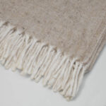 COB 007 BE - FRAZADA LUNA BEIGE (BEIGE - LANA - POLIESTER) - Imagen 2