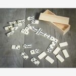 DOMINÓ KATAVI BEIGE JM 045 BE (MADERA ESTUCHE - PLÁSTICO FICHAS) - Imagen 3