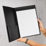 M 80240 N - CARPETA RENDES NEGRO (NEGRO - CUERO RECICLADO - CARTON - PAPEL) - Imagen 6