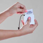 ESTUCHE CON PADS DE ALCOHOL NEGRO SLD 053 N (PLÁSTICO -SILICÓN) - Imagen 2