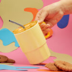 TAZ 067 Y - TAZA CORALINE AMARILLO (AMARILLO - CERAMICA - PLASTICO - ACERO INOXIDABLE) - Imagen 2